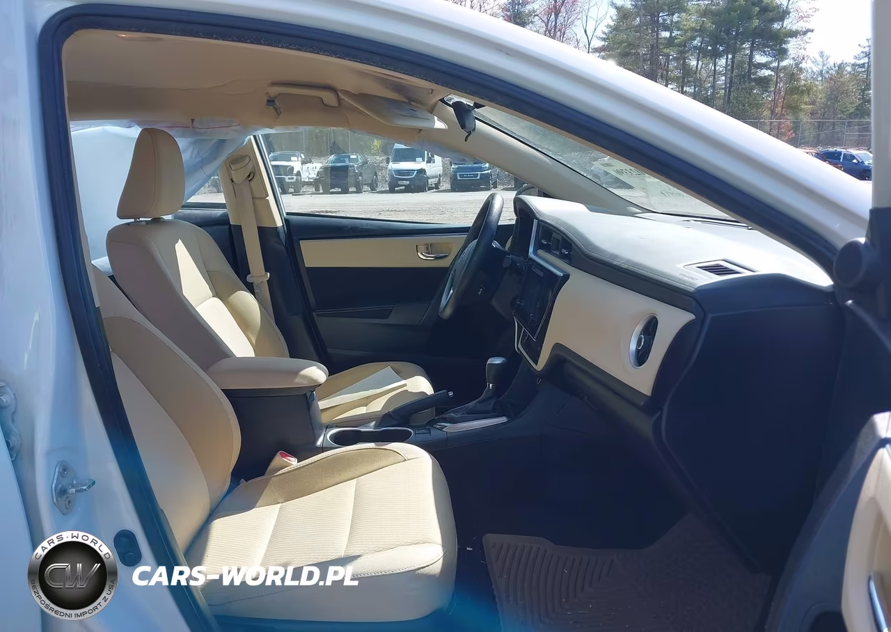 2018 Toyota Corolla Le VIN:2T1BURHE8JC064750 - 5