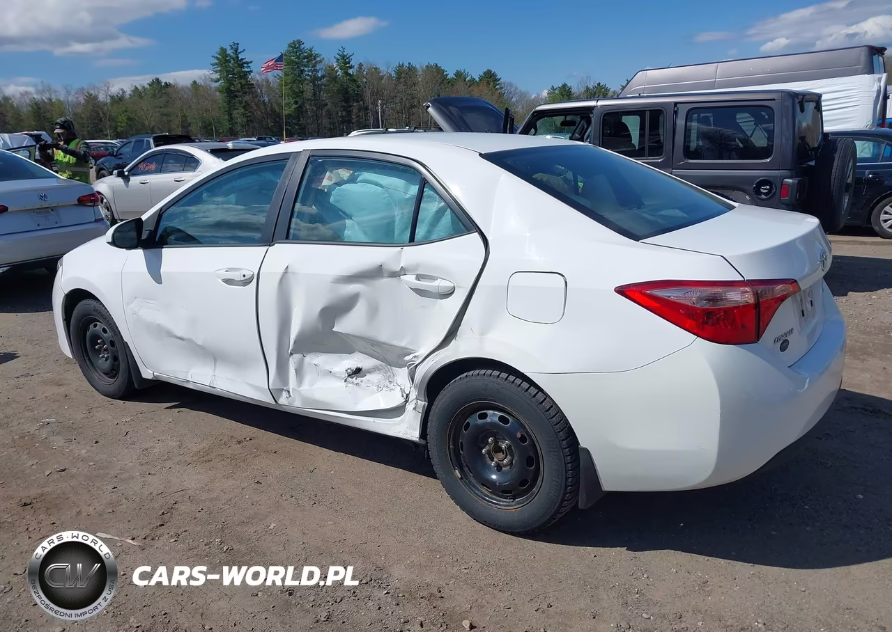 2018 Toyota Corolla Le VIN:2T1BURHE8JC064750 - 6