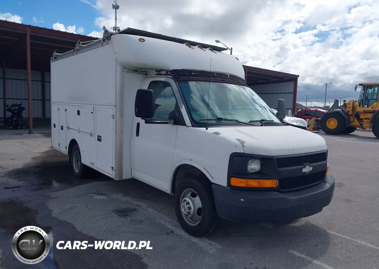 2005 Chevrolet Express Cutaway Base W-C7L-C7N