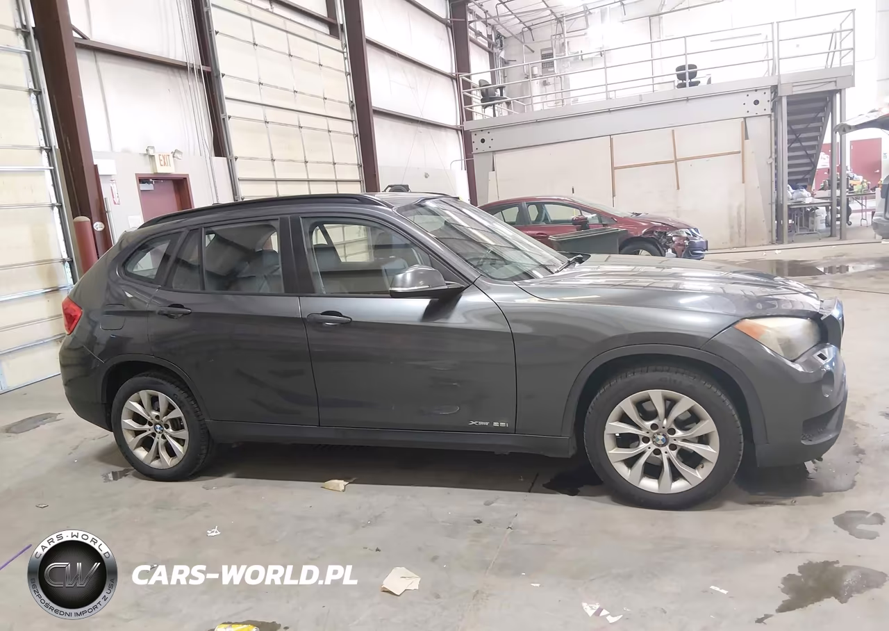 2014 BMW X1 xDrive28I VIN:WBAVL1C51EVR92733 - 14