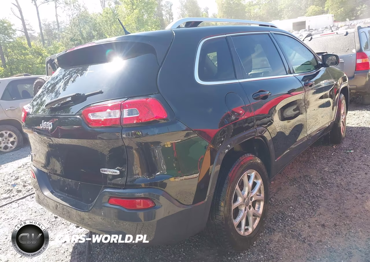 2015 Jeep Cherokee Latitude VIN:1C4PJMCB6FW715564 - 4