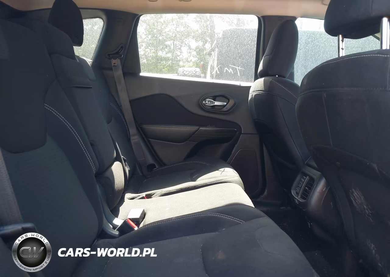 2015 Jeep Cherokee Latitude VIN:1C4PJMCB6FW715564 - 8