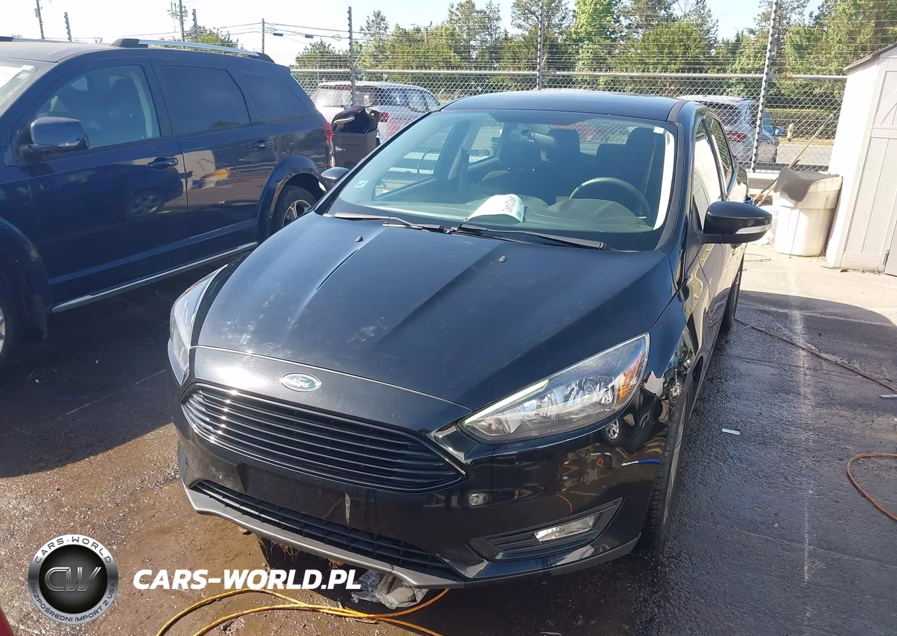 2017 Ford Focus Se VIN:1FADP3FE4HL335196 - 6
