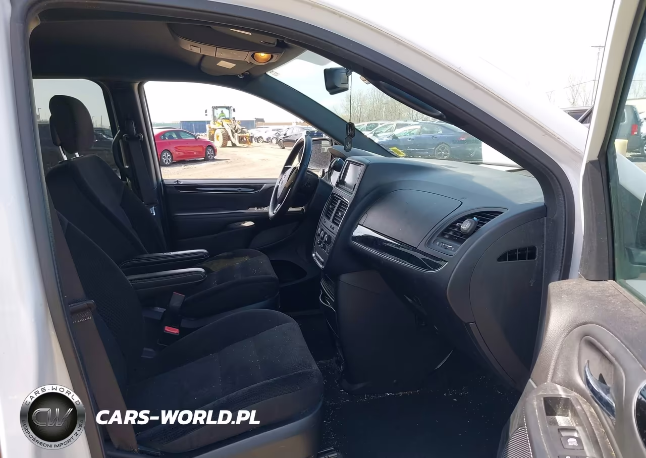 2018 Dodge Grand Caravan Se Plus VIN:2C4RDGBG6JR215159 - 5