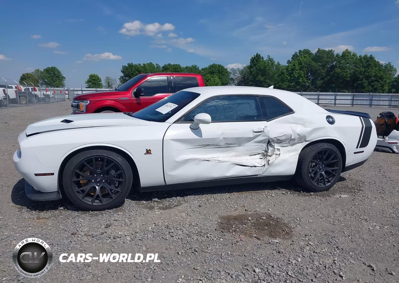 2018 Dodge Challenger R-T Scat Pack VIN:2C3CDZFJ9JH155105 - 14