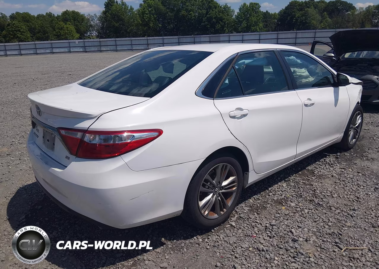 2015 Toyota Camry Se VIN:4T1BF1FK6FU028940 - 4