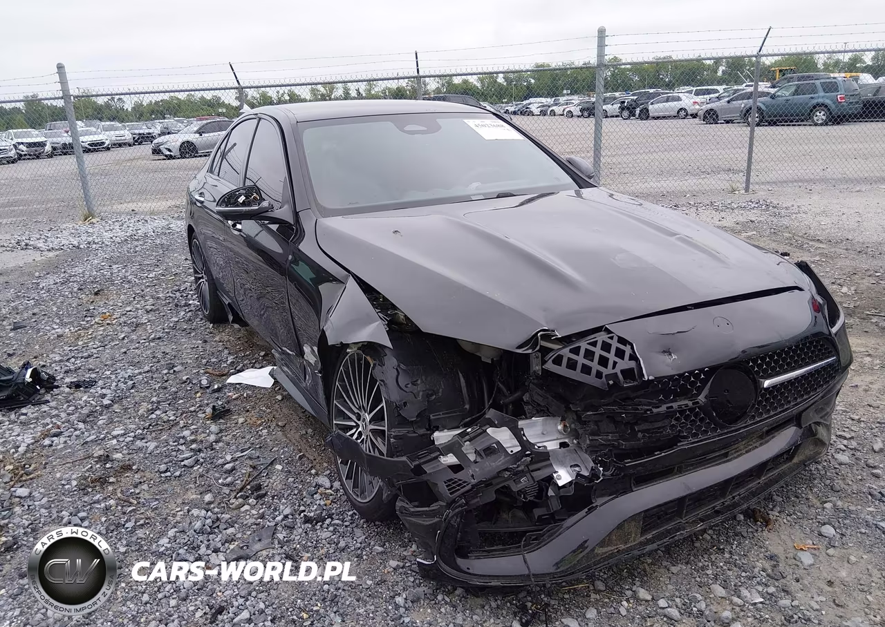 2025 Mercedes-Benz C 300 – zdjęcie 1 z 17