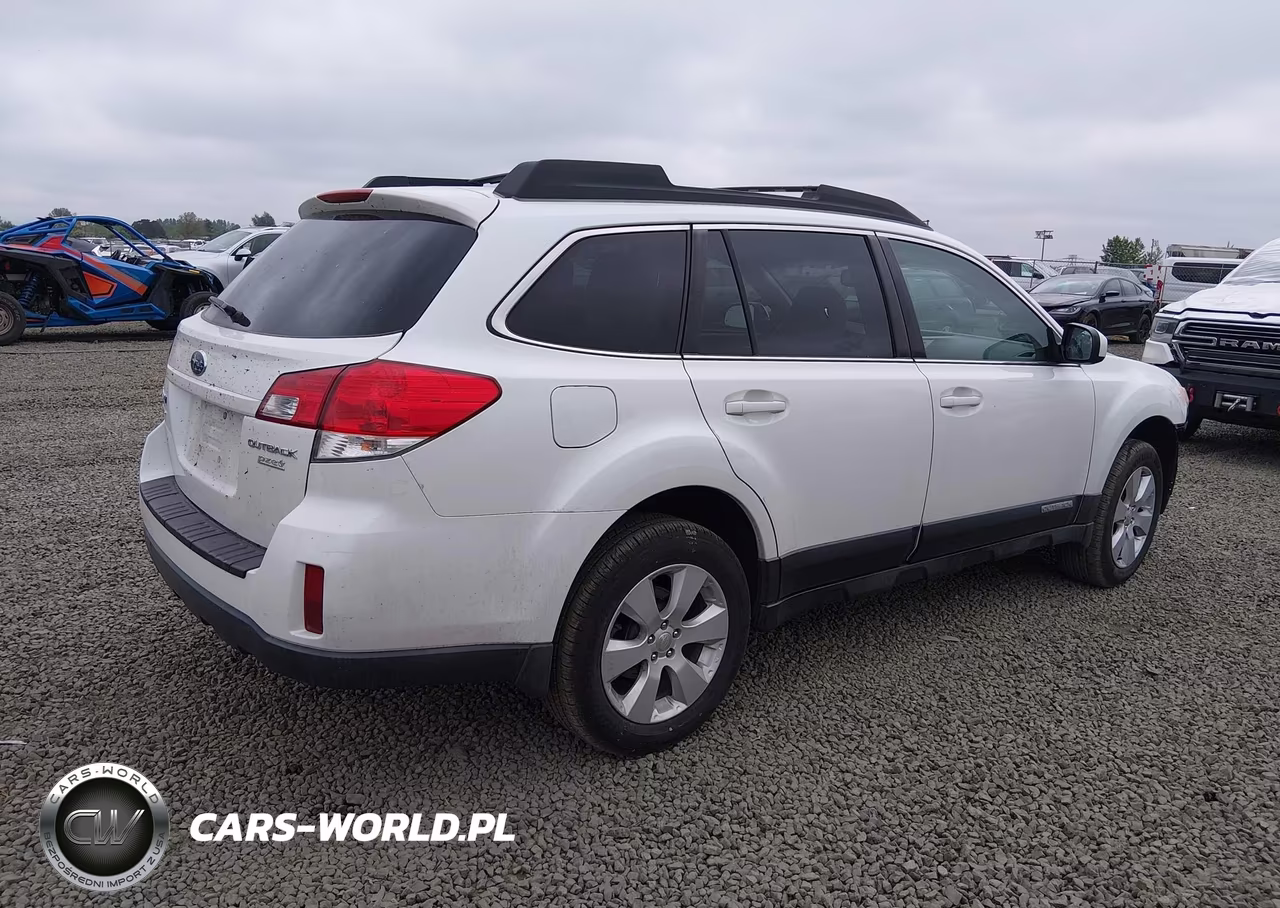 2011 Subaru Outback 2.5I Premium VIN:4S4BRBCC6B3316385 - 4