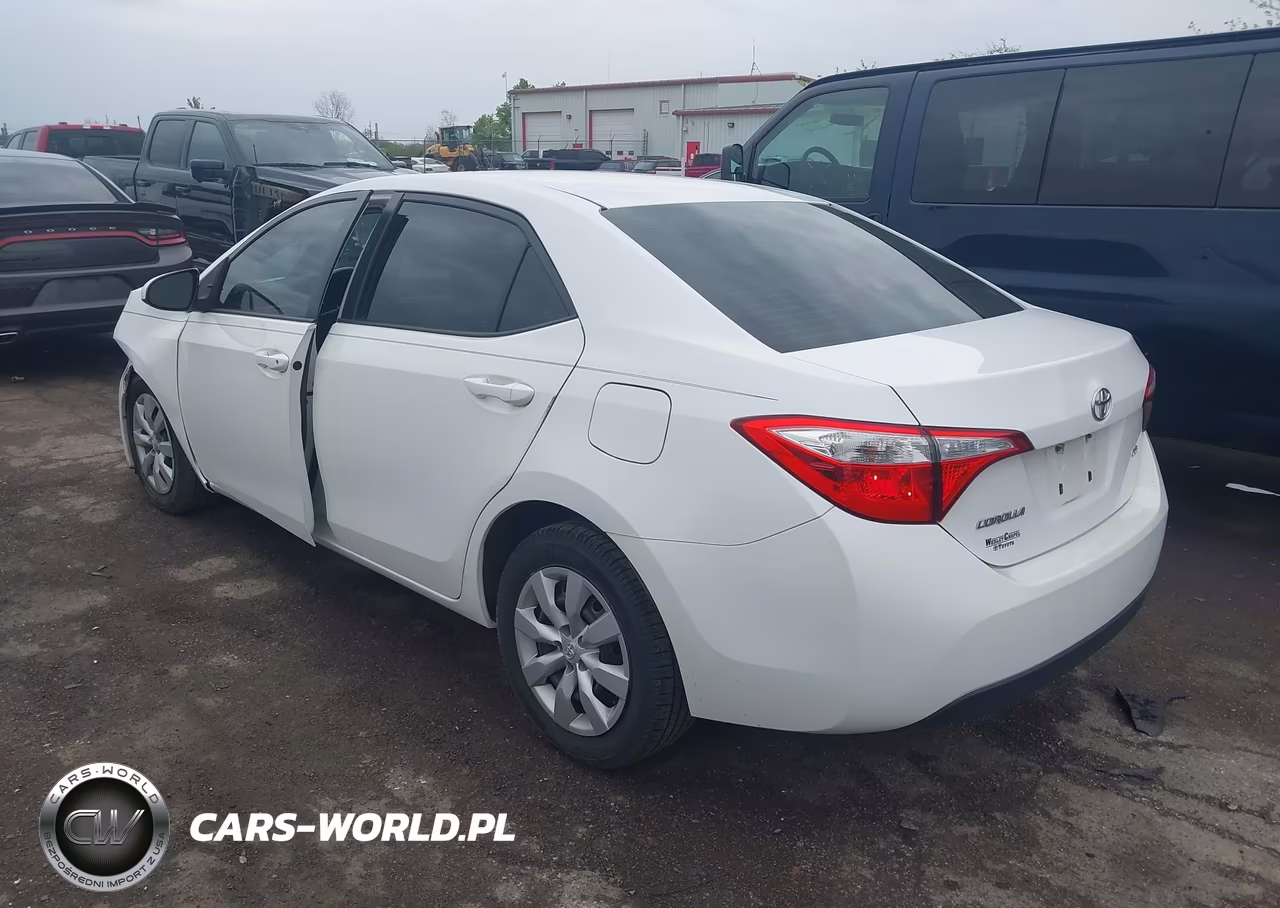 2015 Toyota Corolla Le VIN:2T1BURHE5FC463591 - 3