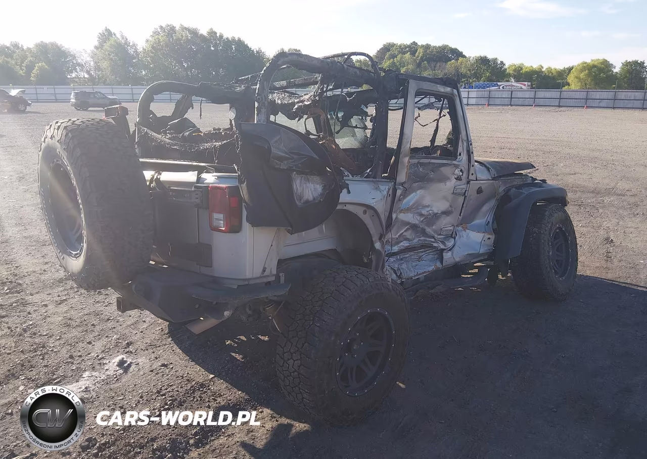 2013 Jeep Wrangler Sport VIN:1C4AJWAGXDL587649 - 4