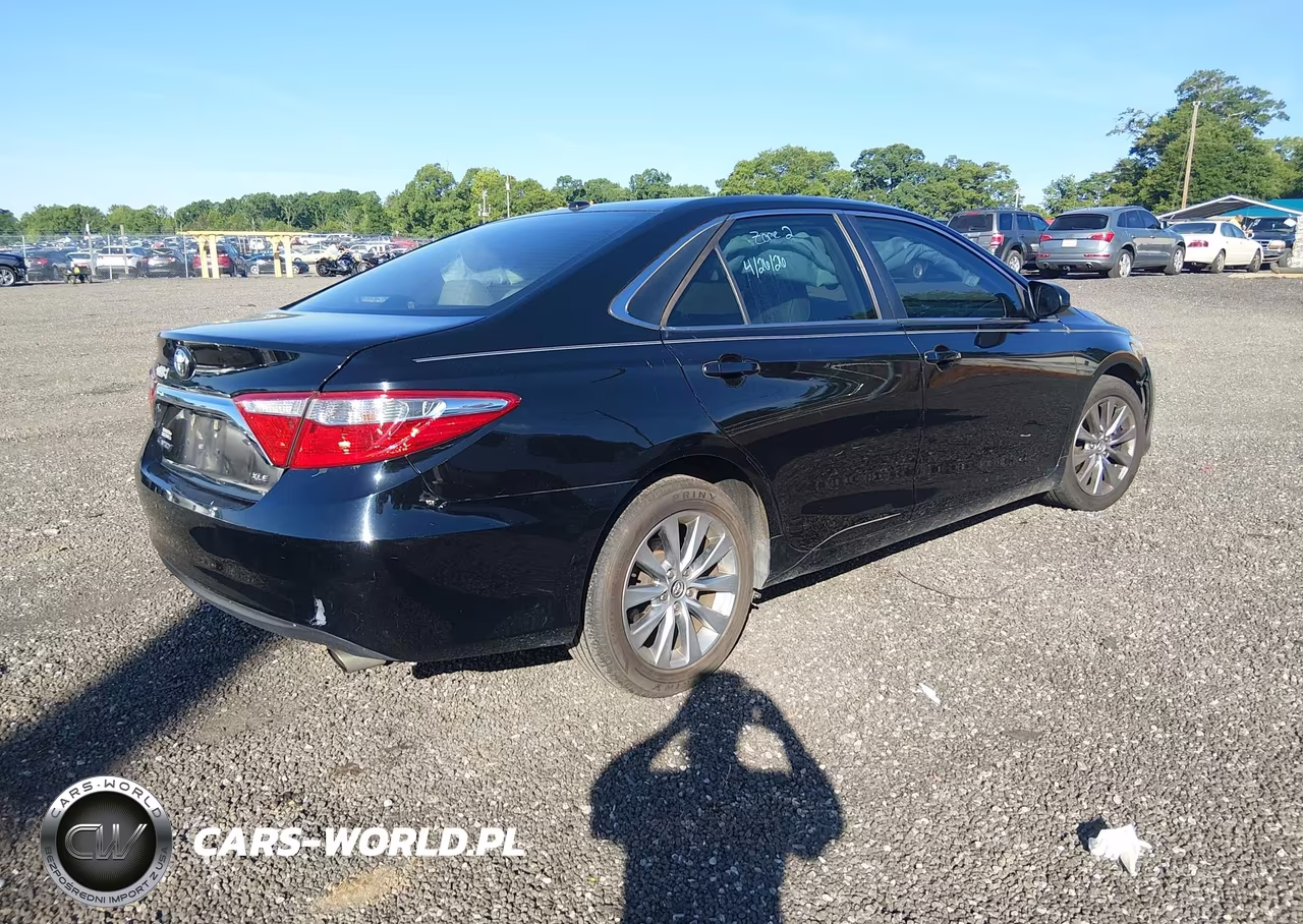 2015 Toyota Camry Xle VIN:4T1BF1FK5FU951023 - 4