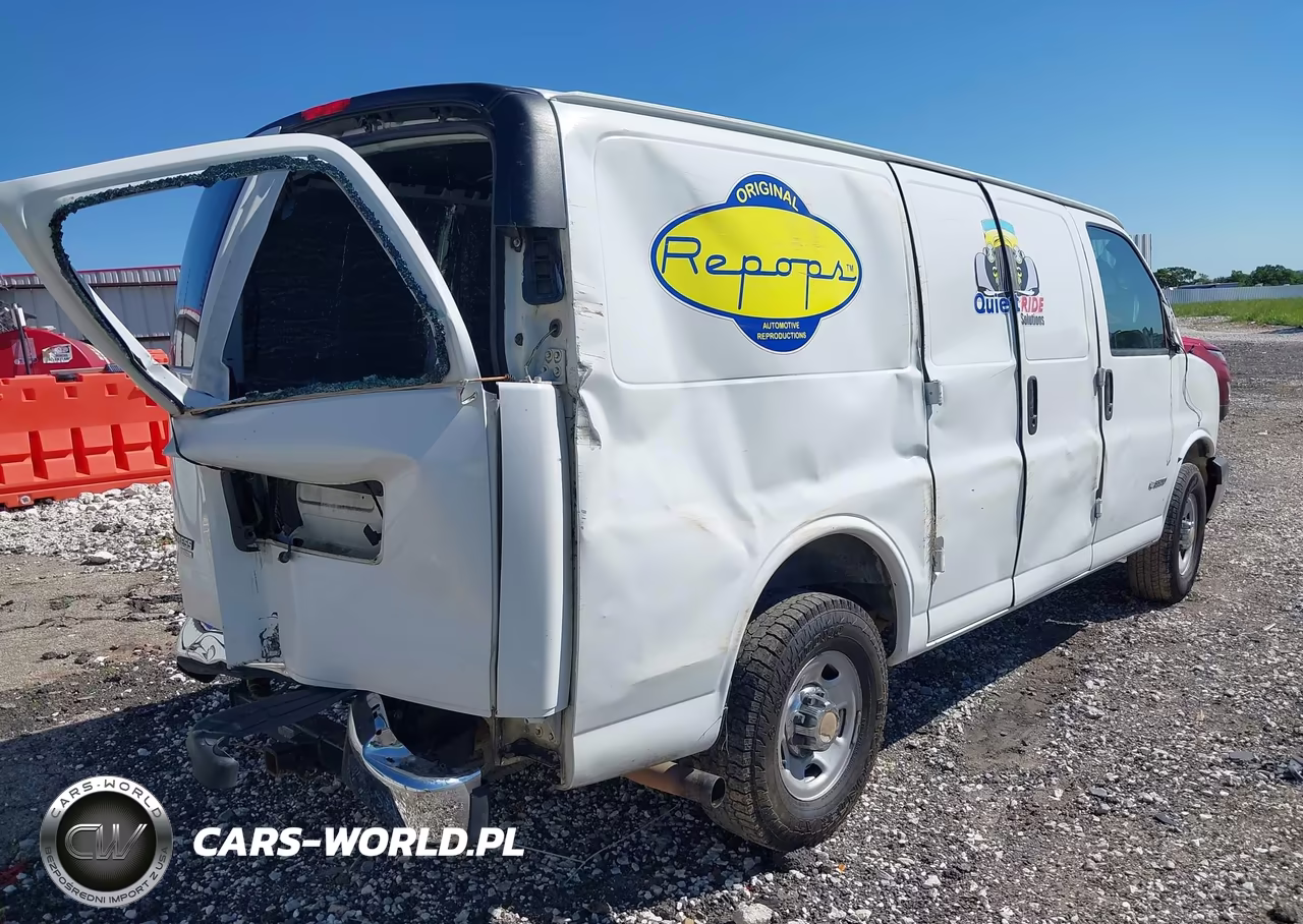 2006 Chevrolet Express Work Van VIN:1GCHG352X61152252 - 4