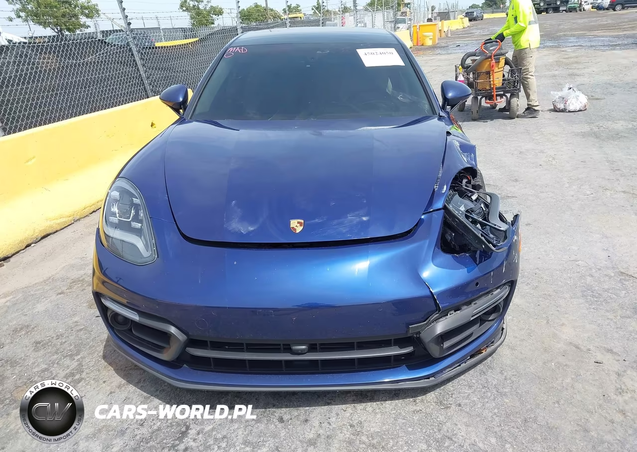 2023 Porsche Panamera 4-4 Platinum Edition-Platinum Edition VIN:WP0AJ2A75PL103044 - 11