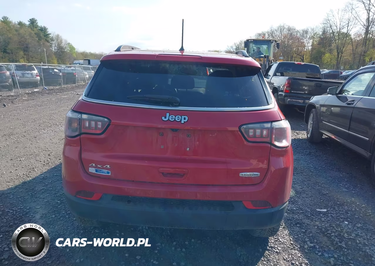 2018 Jeep Compass Latitude 4X4 VIN:3C4NJDBB2JT373408 - 16
