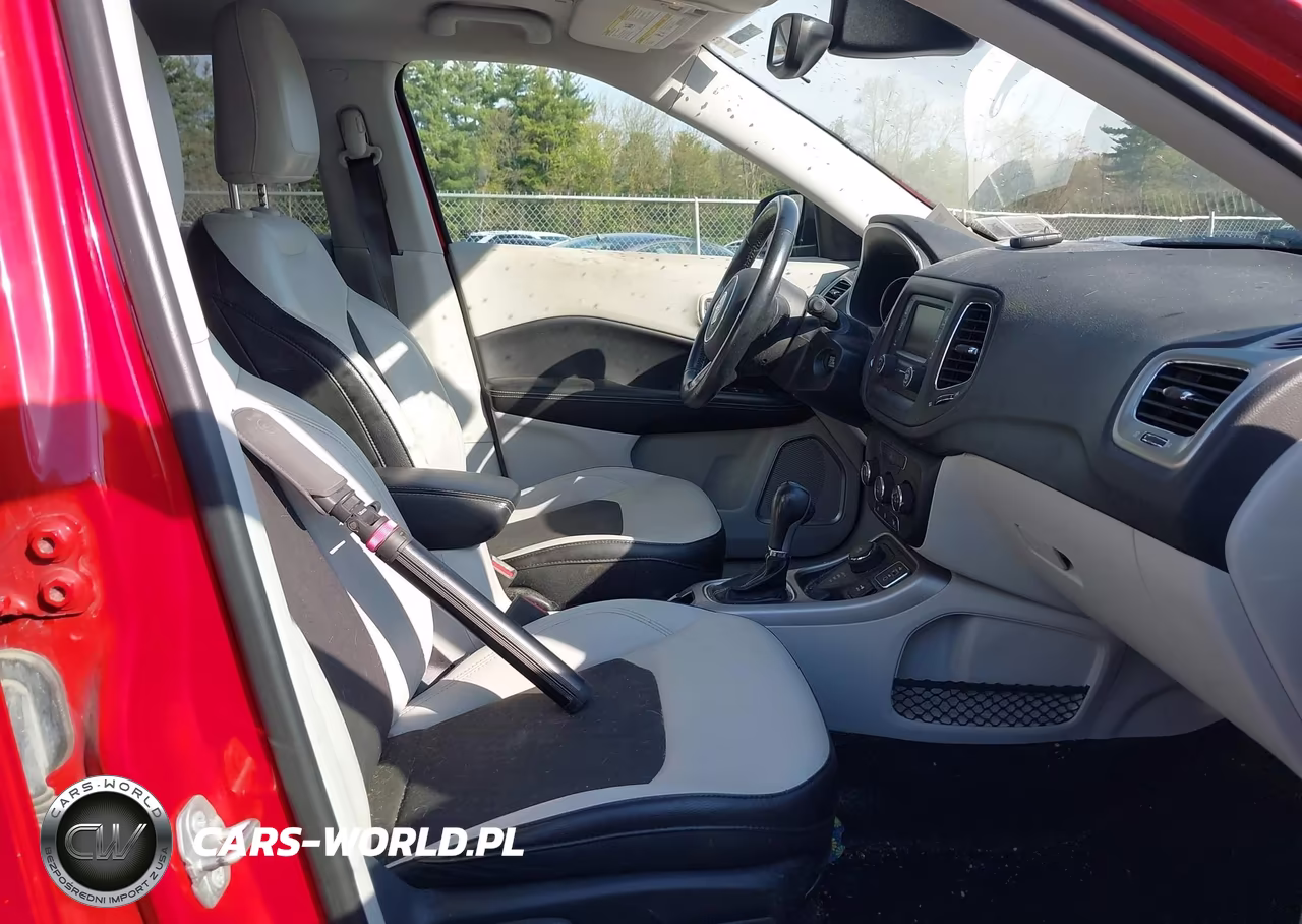 2018 Jeep Compass Latitude 4X4 VIN:3C4NJDBB2JT373408 - 5