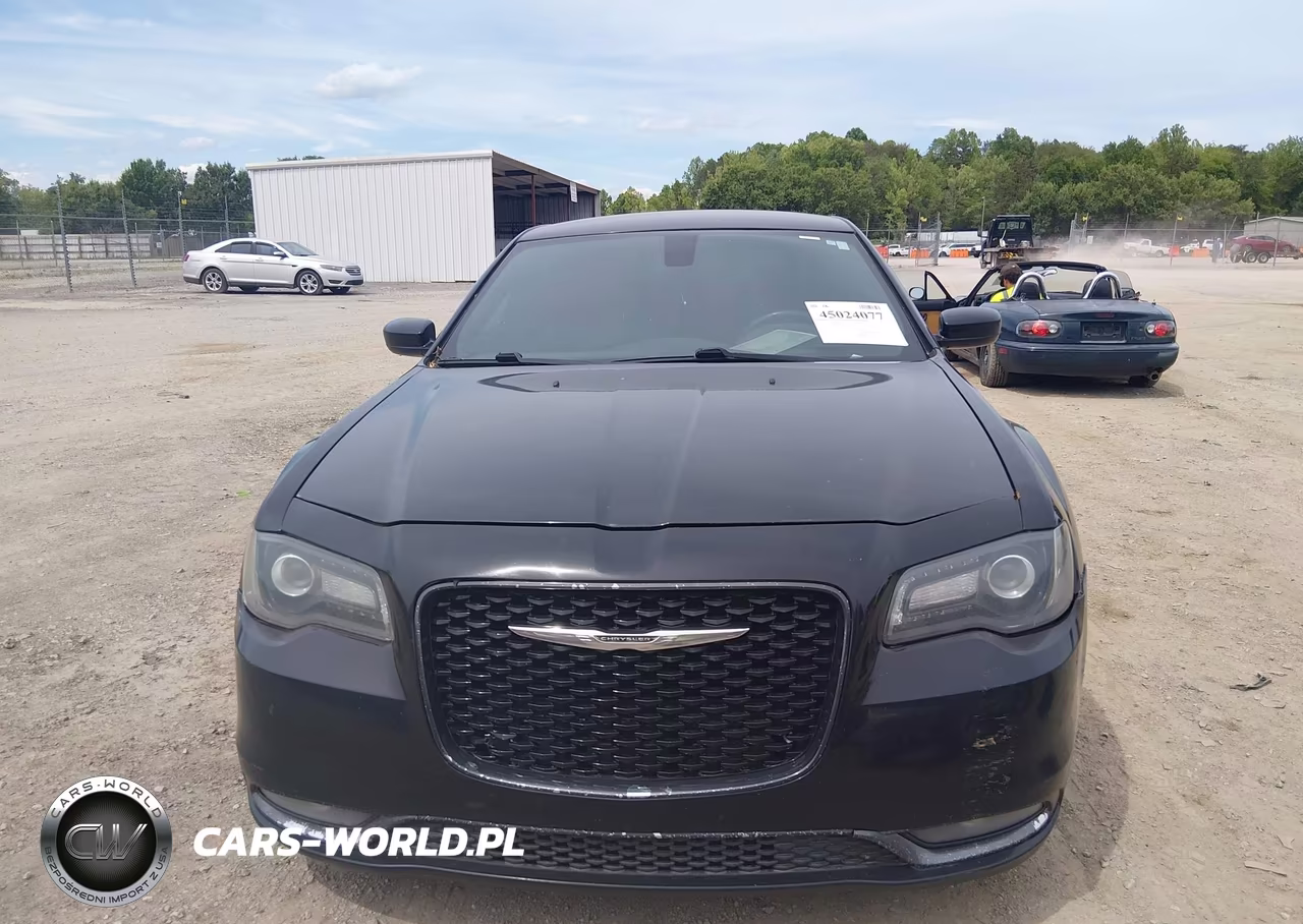 2015 Chrysler 300 300S VIN:2C3CCABG1FH887105 - 11