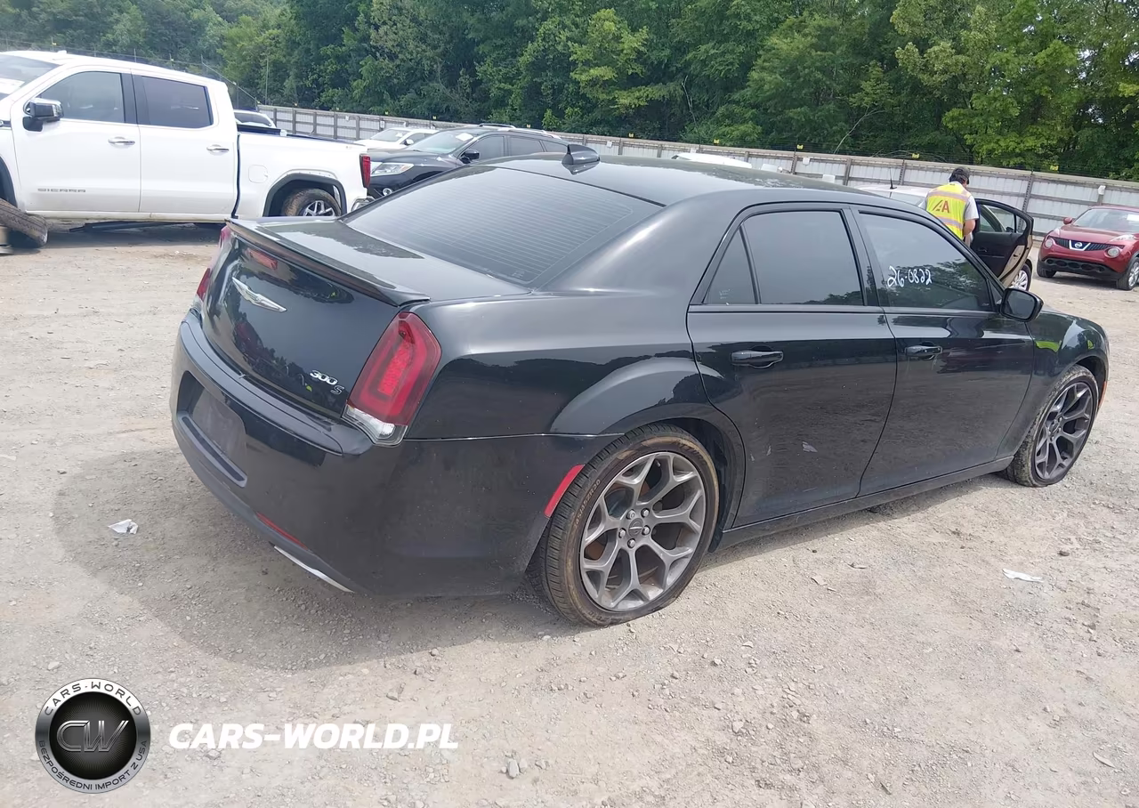 2015 Chrysler 300 300S VIN:2C3CCABG1FH887105 - 4