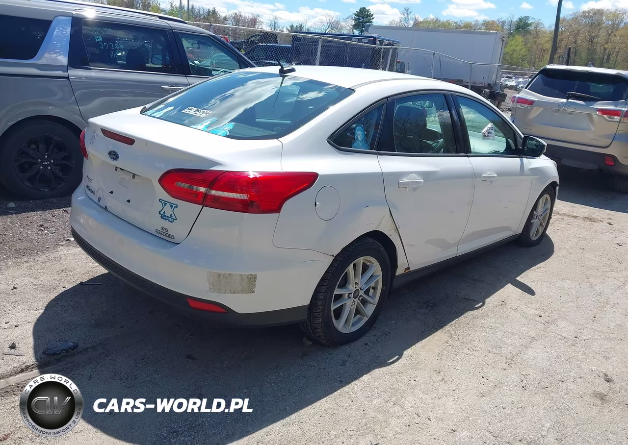 2015 Ford Focus Se VIN:1FADP3F25FL258728 - 4