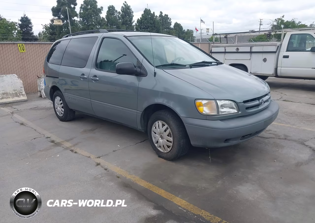 2000 Toyota Sienna Le