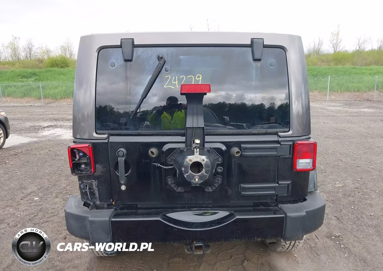 2016 Jeep Wrangler Unlimited Sahara VIN:1C4BJWEG0GL241550 - 17