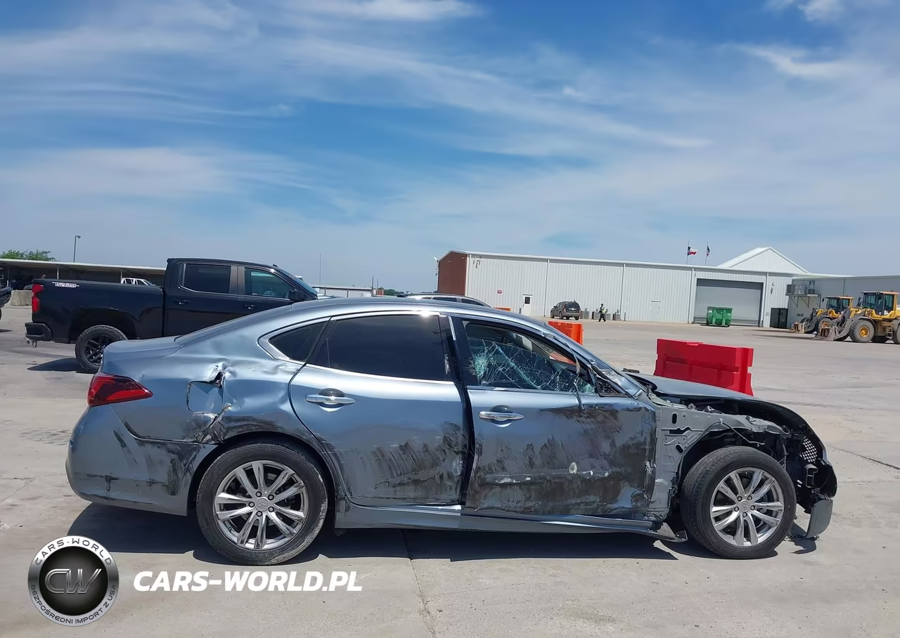 2018 Infiniti Q70 3.7 Luxe VIN:JN1BY1APXJM181205 - 13