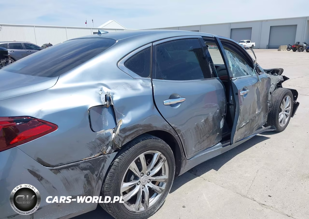 2018 Infiniti Q70 3.7 Luxe VIN:JN1BY1APXJM181205 - 6