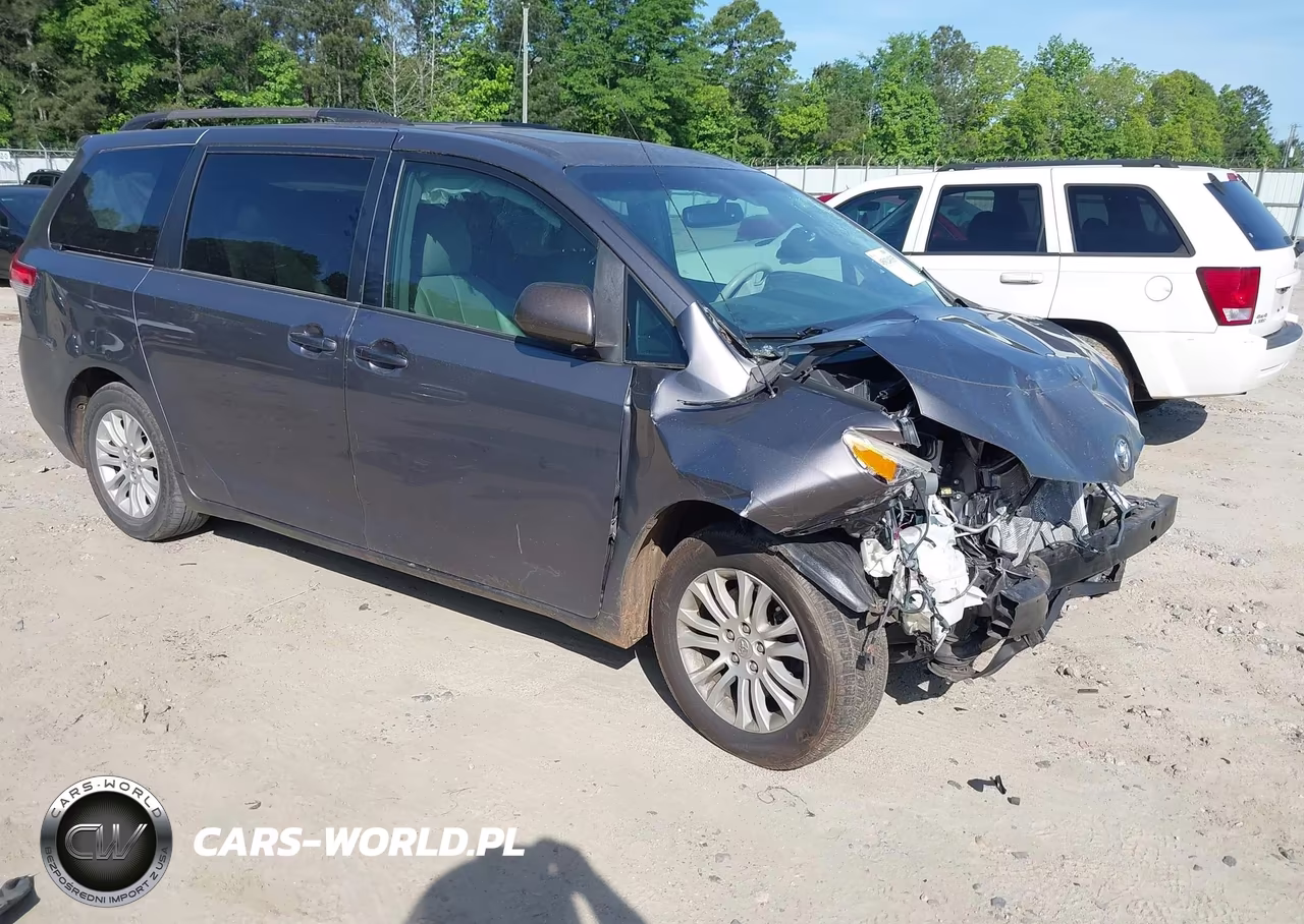 2014 Toyota Sienna Xle V6 8 Passenger – zdjęcie 1 z 19
