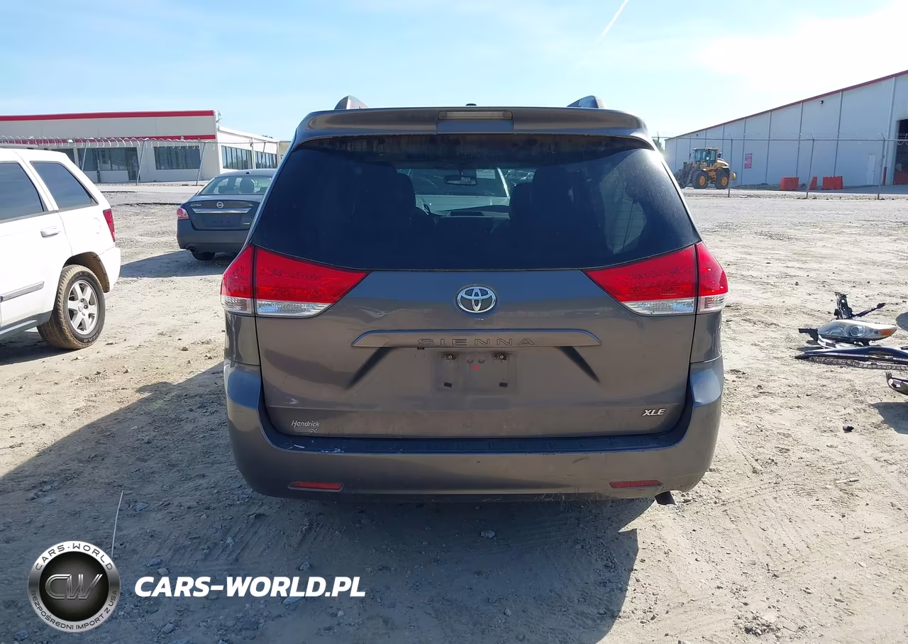 2014 Toyota Sienna Xle V6 8 Passenger VIN:5TDYK3DC4ES476890 - 17