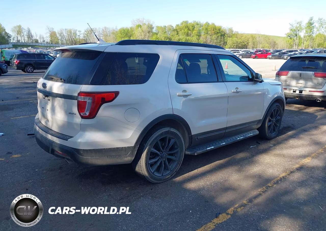 2018 Ford Explorer Xlt VIN:1FM5K8D85JGA53957 - 4