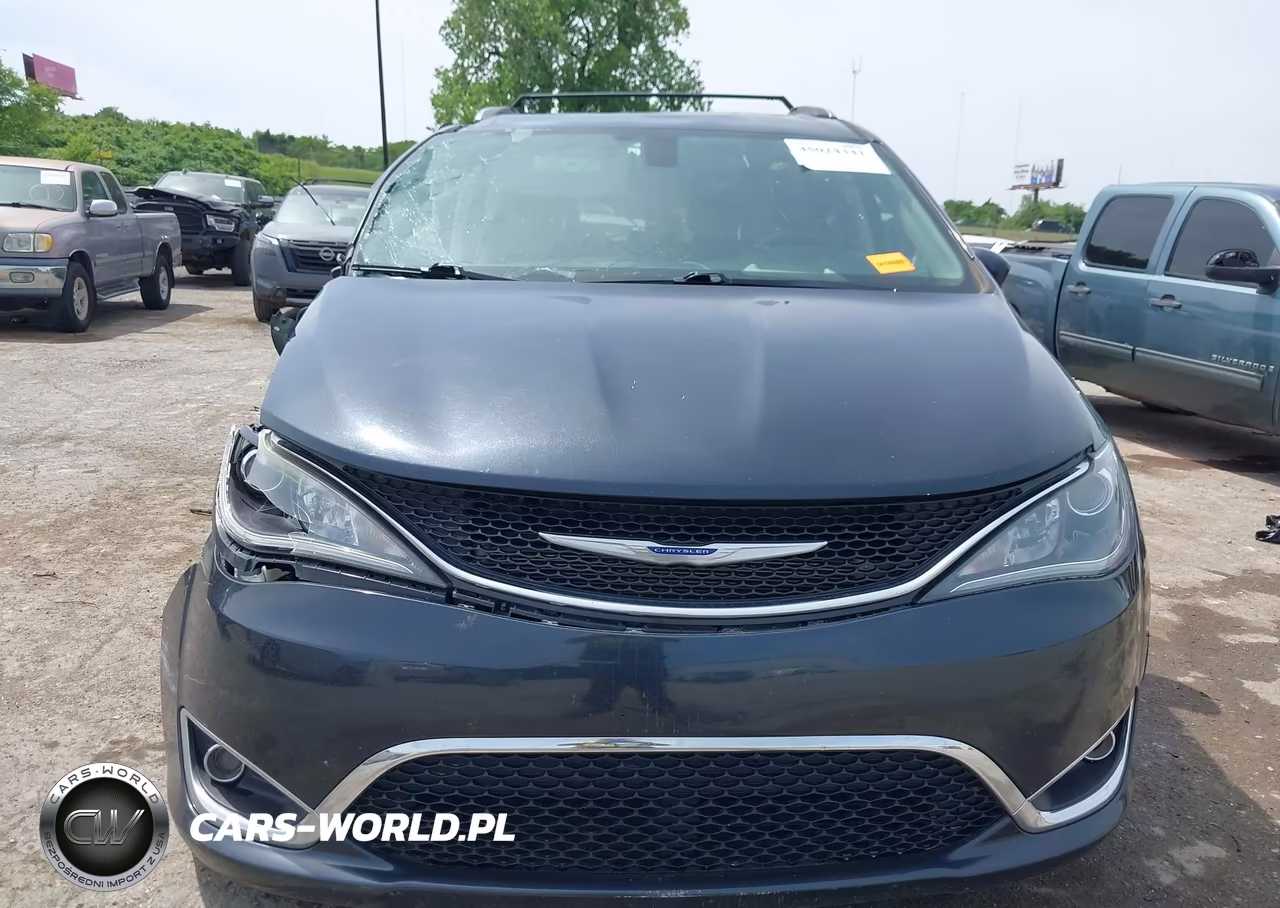 2020 Chrysler Pacifica Touring L VIN:2C4RC1BG8LR157641 - 13