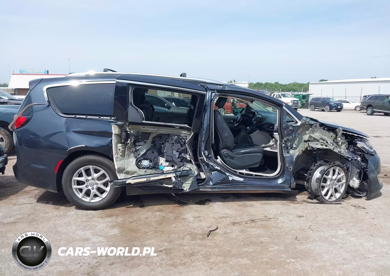 2020 Chrysler Pacifica Touring L VIN:2C4RC1BG8LR157641 - 14