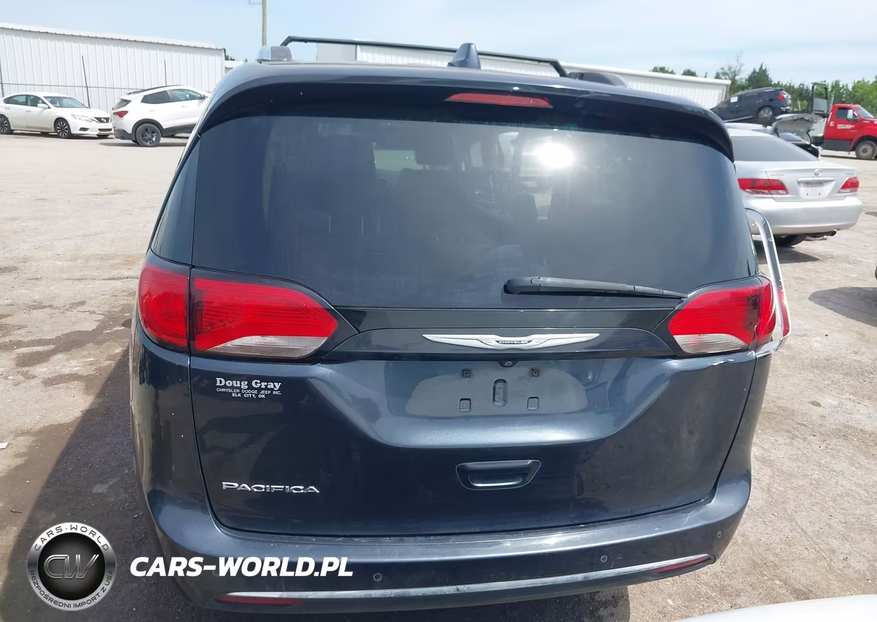 2020 Chrysler Pacifica Touring L VIN:2C4RC1BG8LR157641 - 17