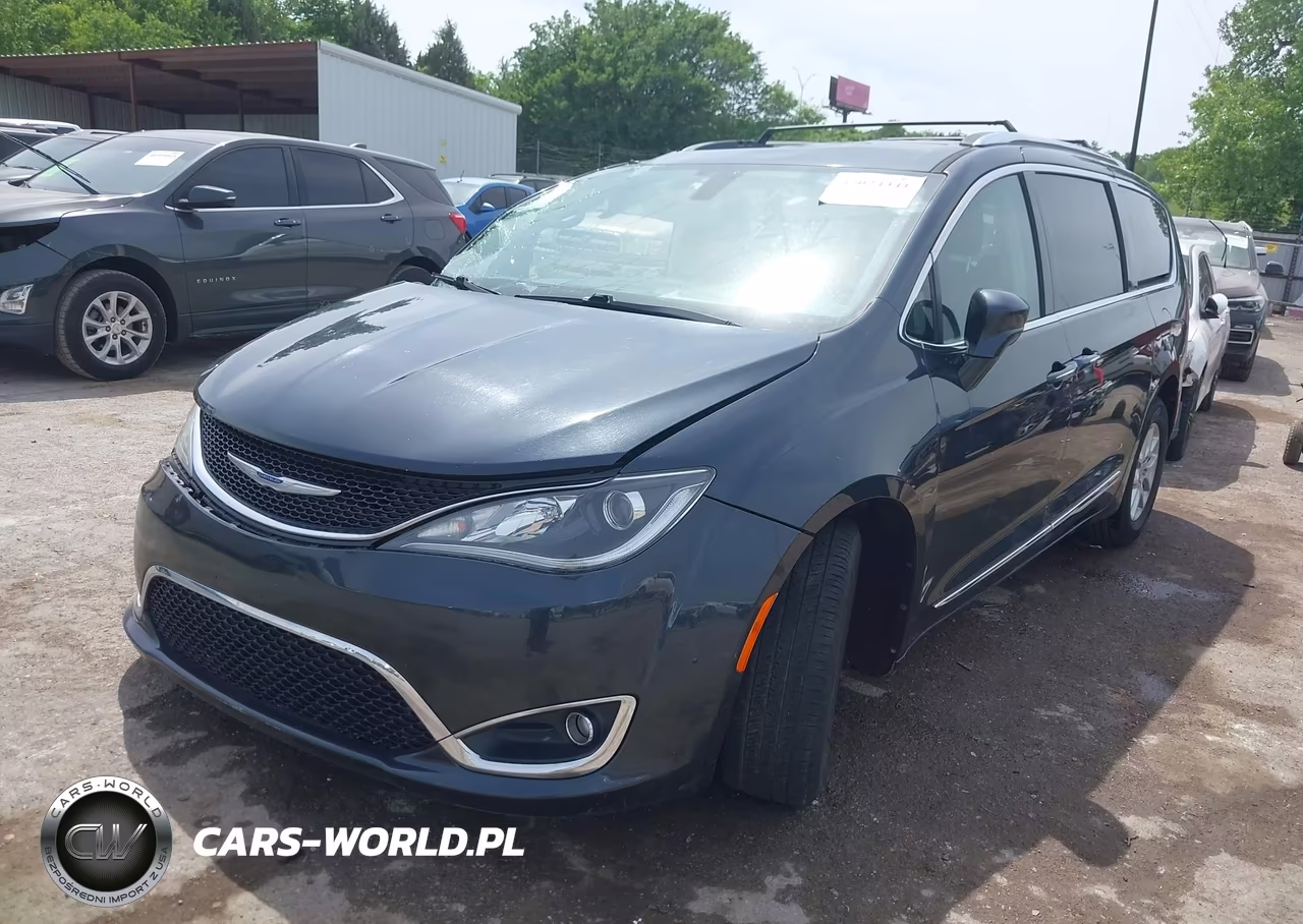 2020 Chrysler Pacifica Touring L VIN:2C4RC1BG8LR157641 - 2