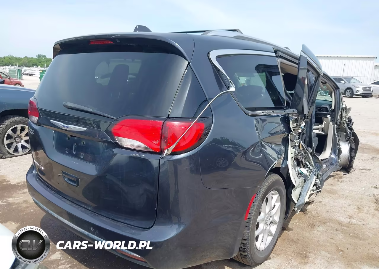 2020 Chrysler Pacifica Touring L VIN:2C4RC1BG8LR157641 - 4