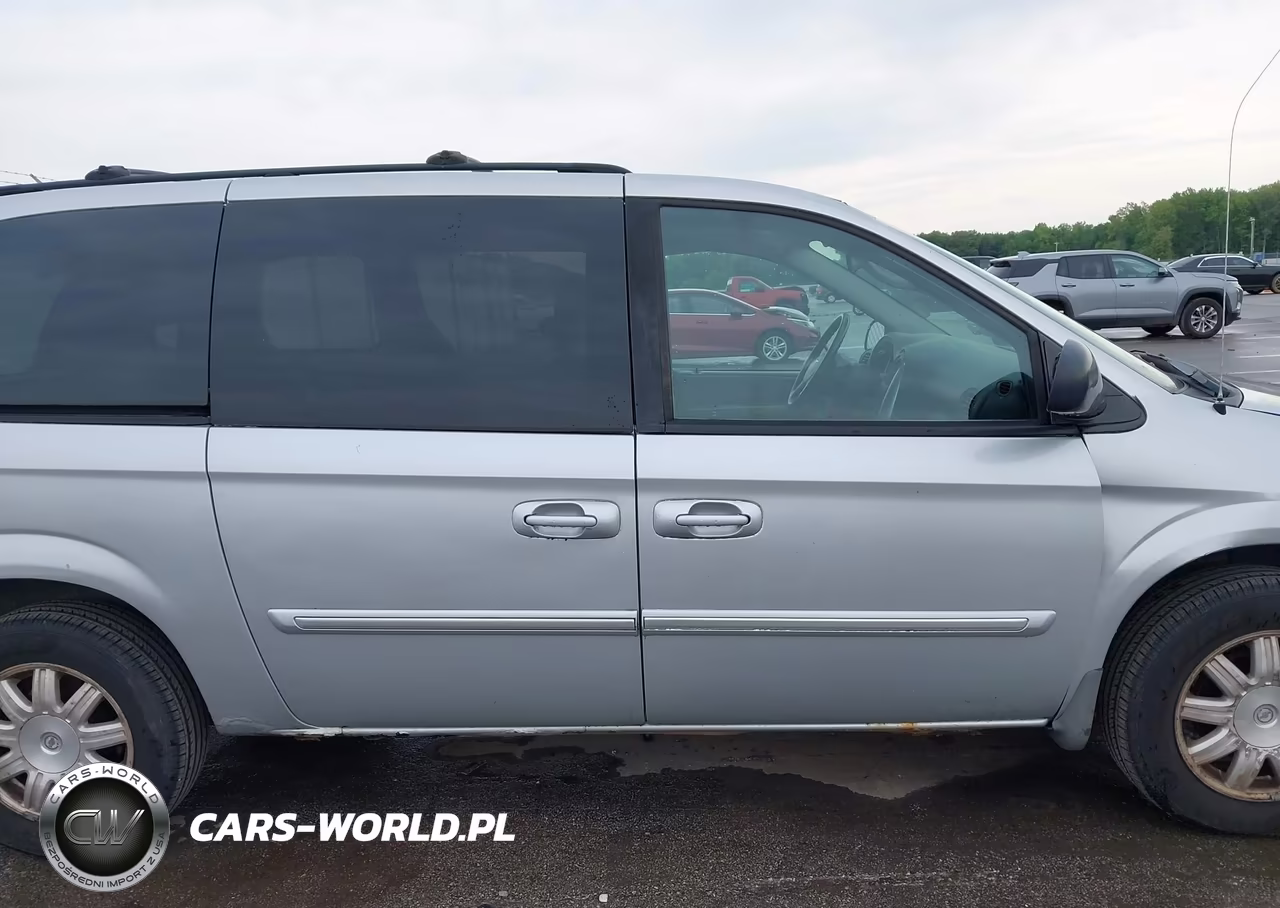 2007 Chrysler Town & Country Touring VIN:2A4GP54L97R304286 - 13