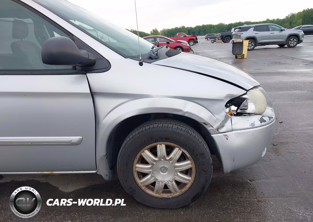 2007 Chrysler Town & Country Touring VIN:2A4GP54L97R304286 - 6