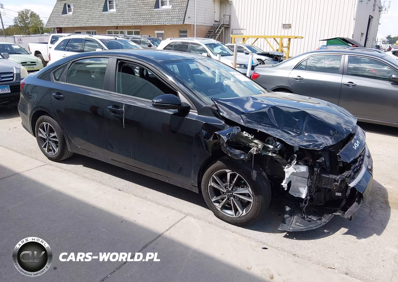 2024 Kia Forte Lxs – zdjęcie 1 z 16