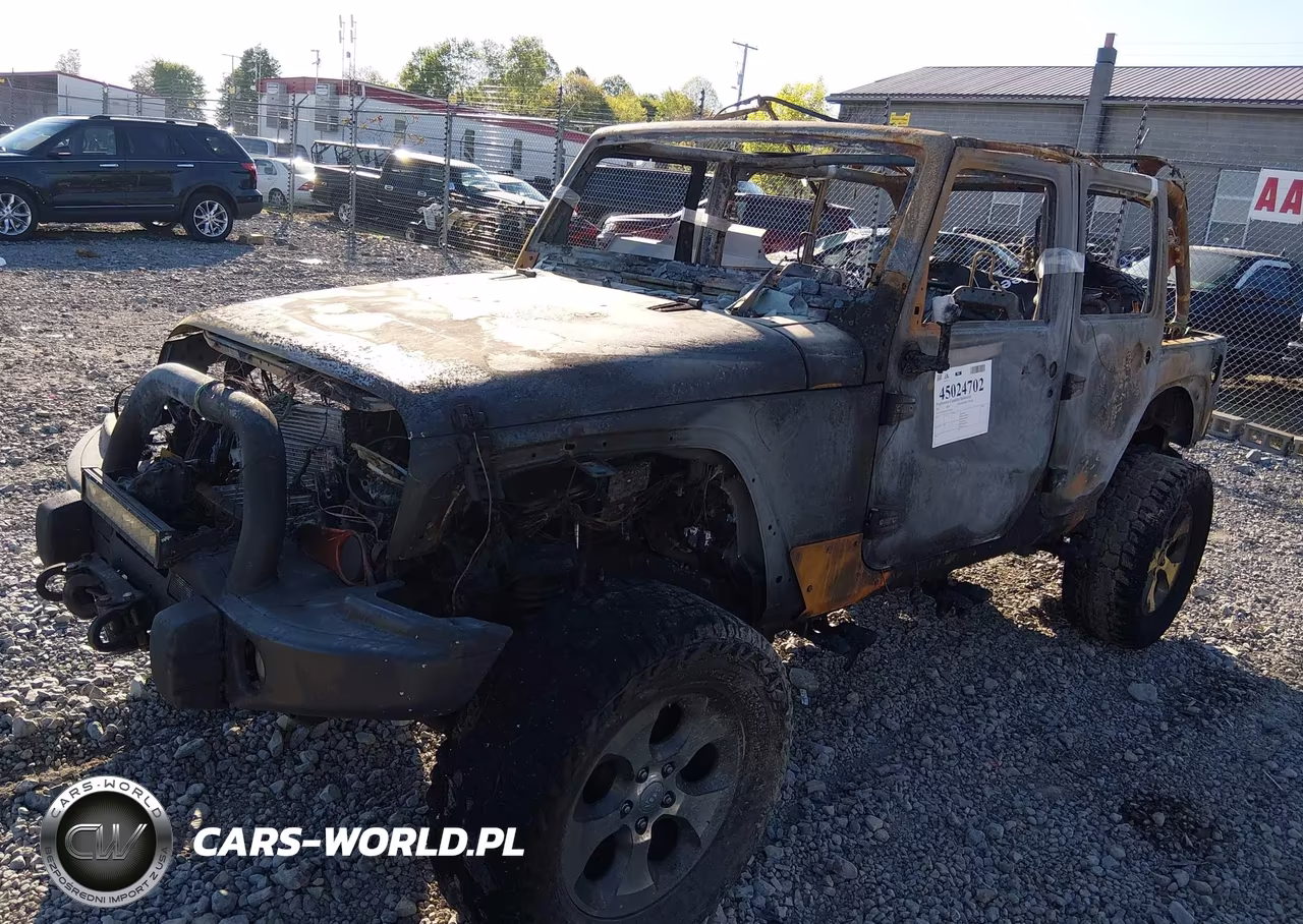 2017 Jeep Wrangler Unlimited Sahara 4X4 VIN:1C4HJWEG5HL546912 - 6