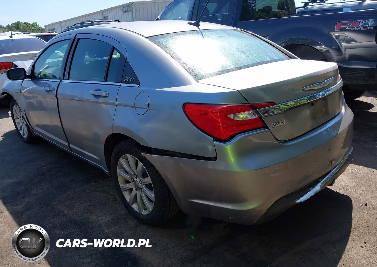 2014 Chrysler 200 Touring VIN:1C3CCBBGXEN119652 - 3