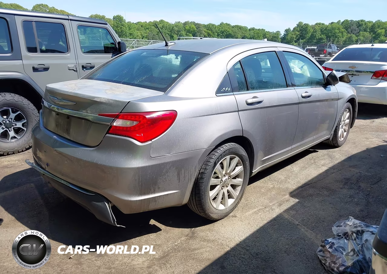 2014 Chrysler 200 Touring VIN:1C3CCBBGXEN119652 - 4