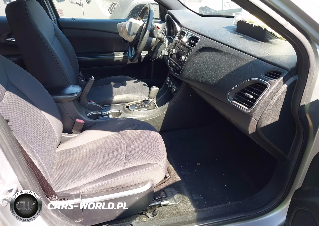 2014 Chrysler 200 Touring VIN:1C3CCBBGXEN119652 - 5