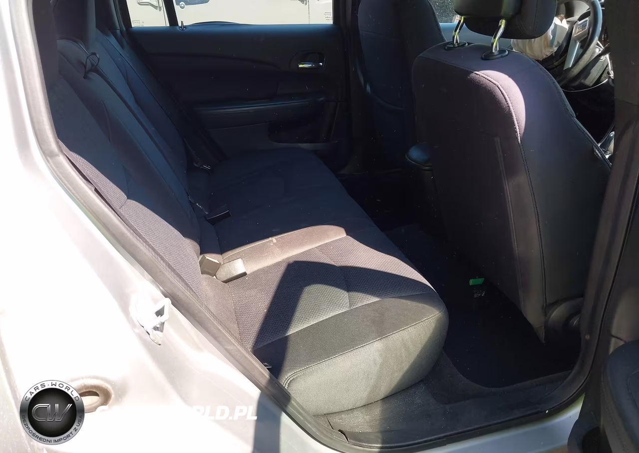 2014 Chrysler 200 Touring VIN:1C3CCBBGXEN119652 - 8
