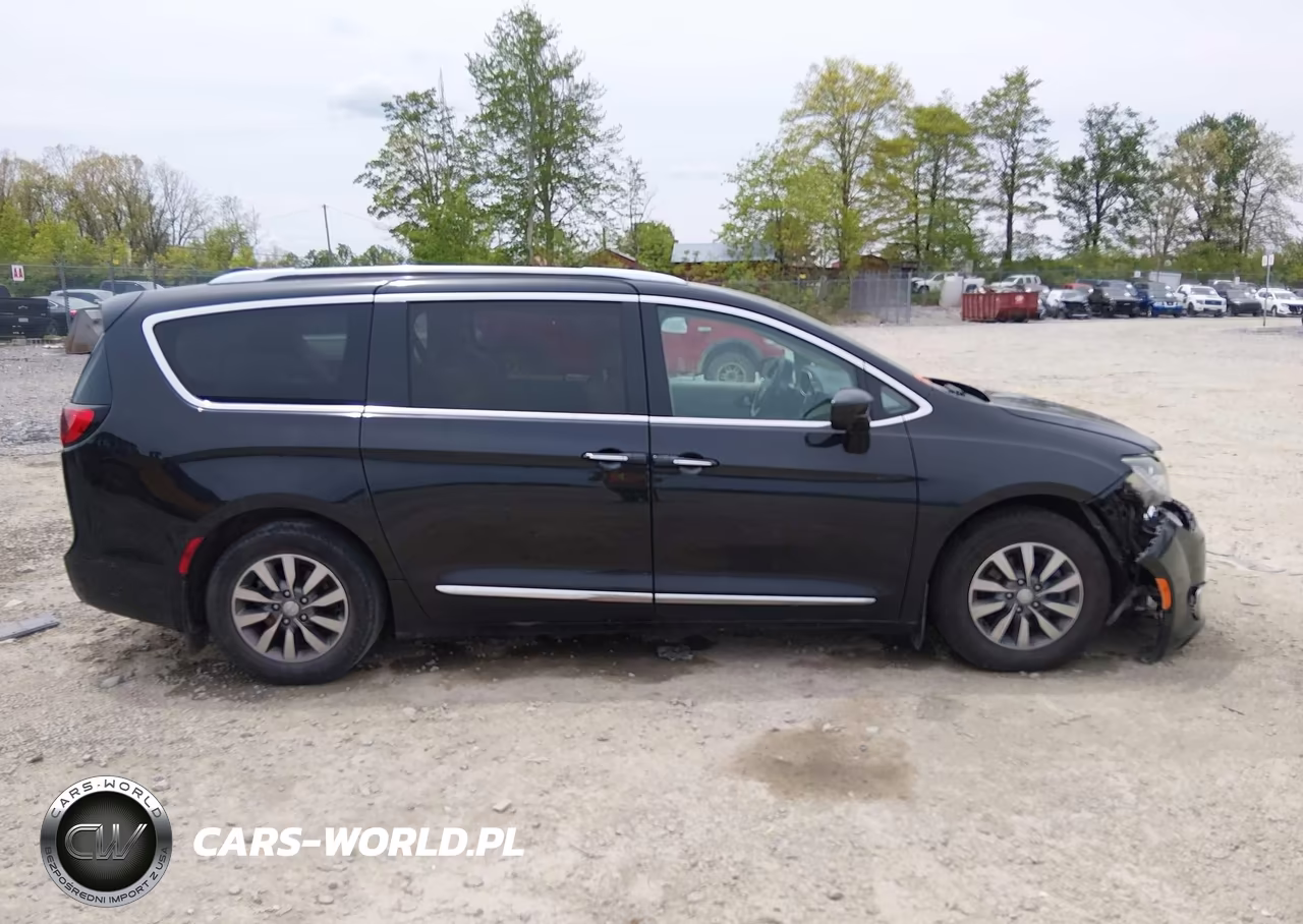 2019 Chrysler Pacifica Touring L Plus VIN:2C4RC1EG8KR681432 - 13