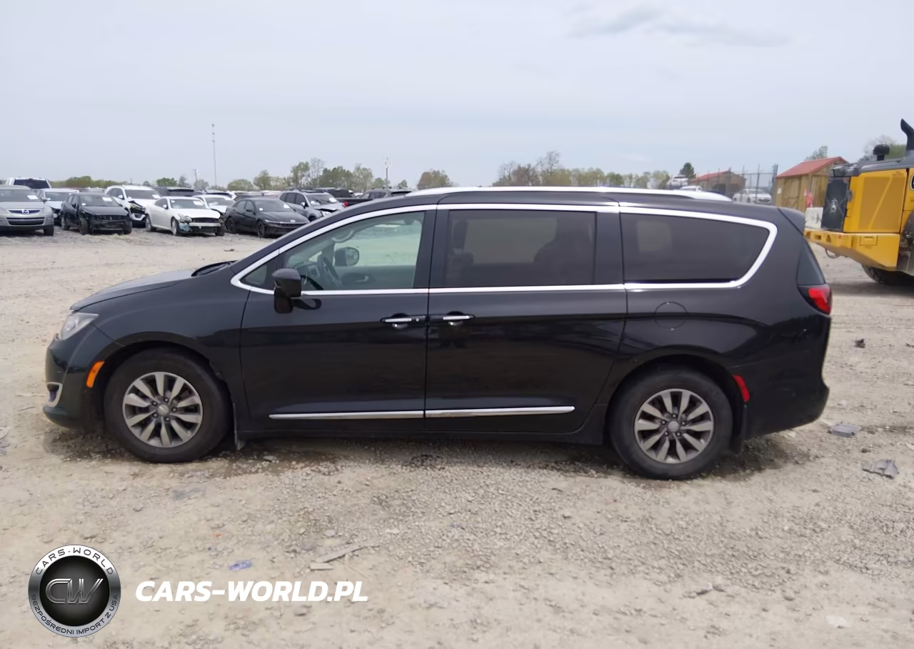 2019 Chrysler Pacifica Touring L Plus VIN:2C4RC1EG8KR681432 - 14