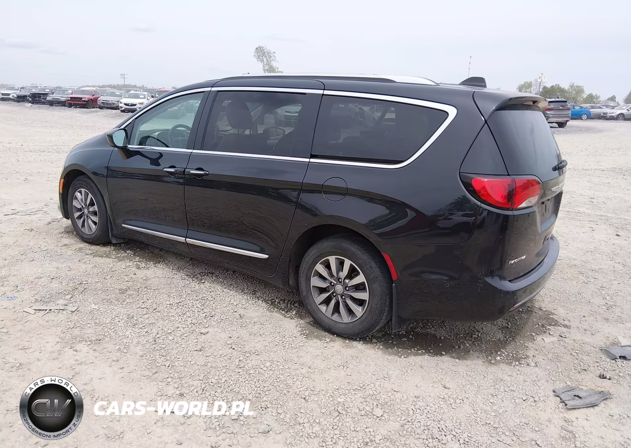 2019 Chrysler Pacifica Touring L Plus VIN:2C4RC1EG8KR681432 - 3