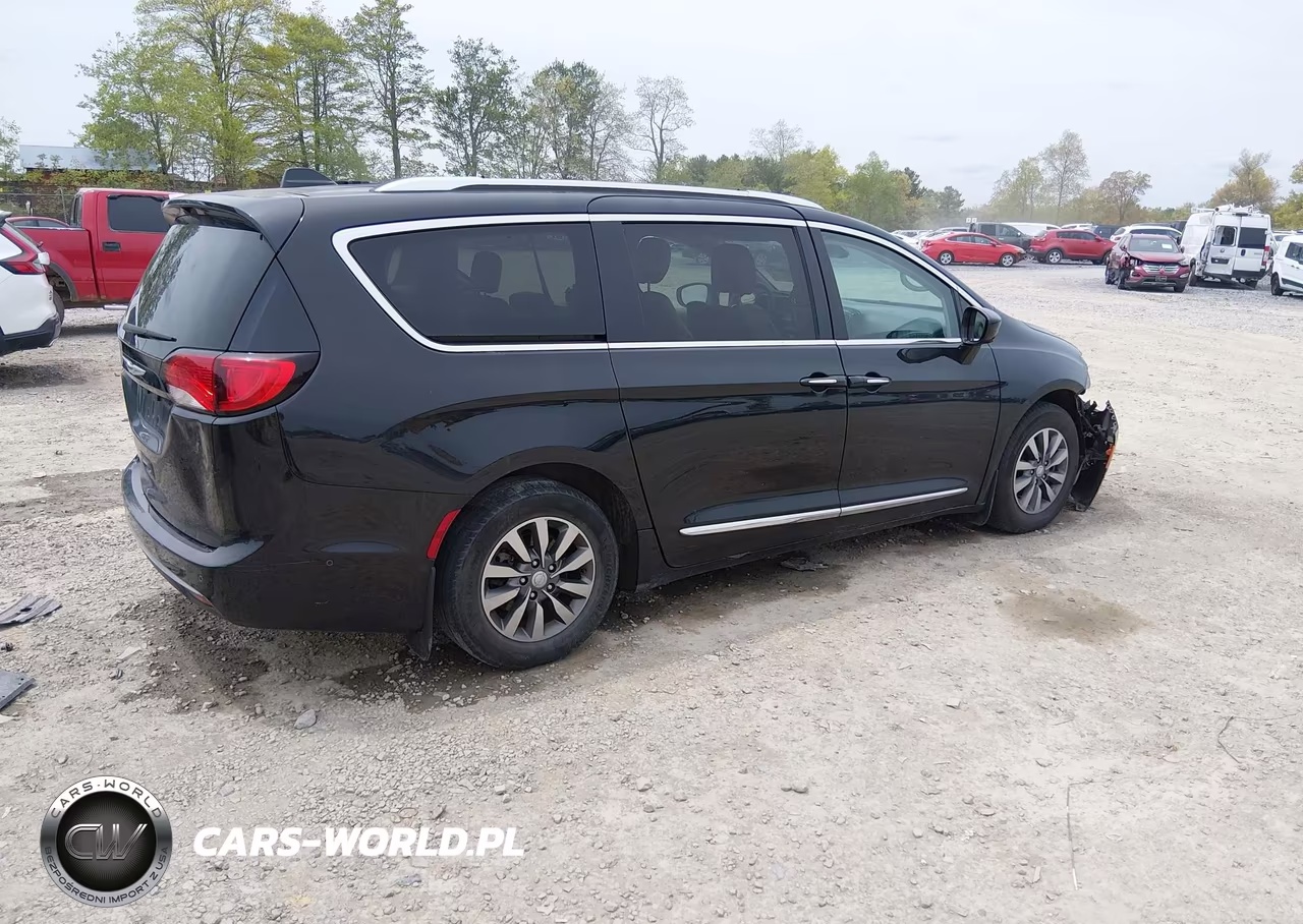 2019 Chrysler Pacifica Touring L Plus VIN:2C4RC1EG8KR681432 - 4
