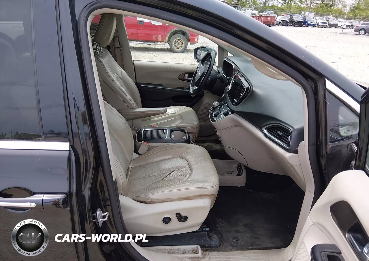 2019 Chrysler Pacifica Touring L Plus VIN:2C4RC1EG8KR681432 - 5
