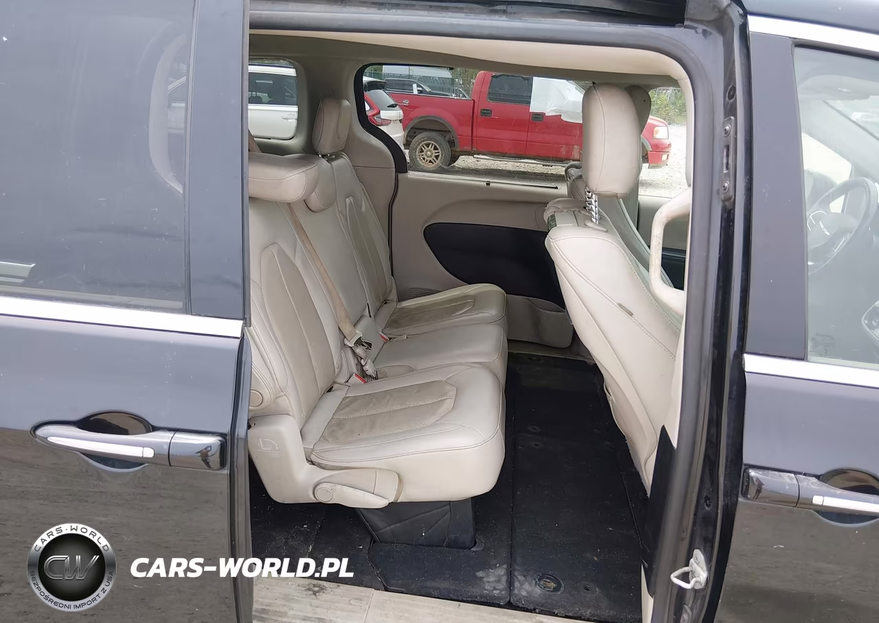 2019 Chrysler Pacifica Touring L Plus VIN:2C4RC1EG8KR681432 - 8