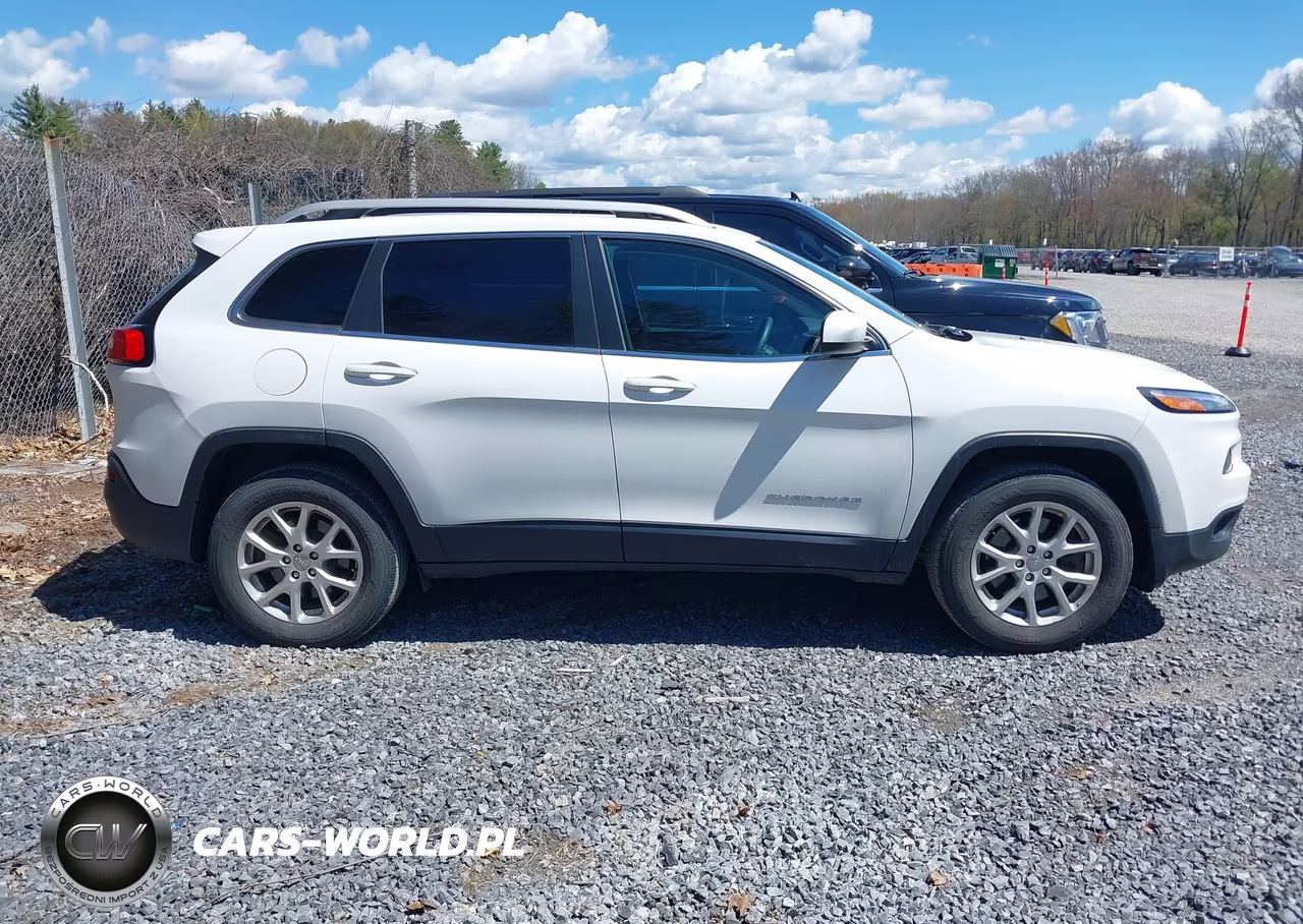 2018 Jeep Cherokee Latitude 4X4 VIN:1C4PJMCB0JD531872 - 13