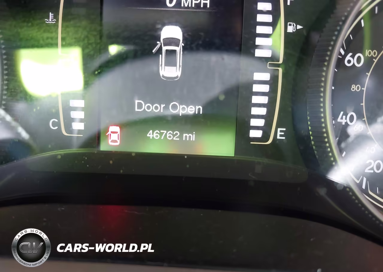 2018 Jeep Cherokee Latitude 4X4 VIN:1C4PJMCB0JD531872 - 15